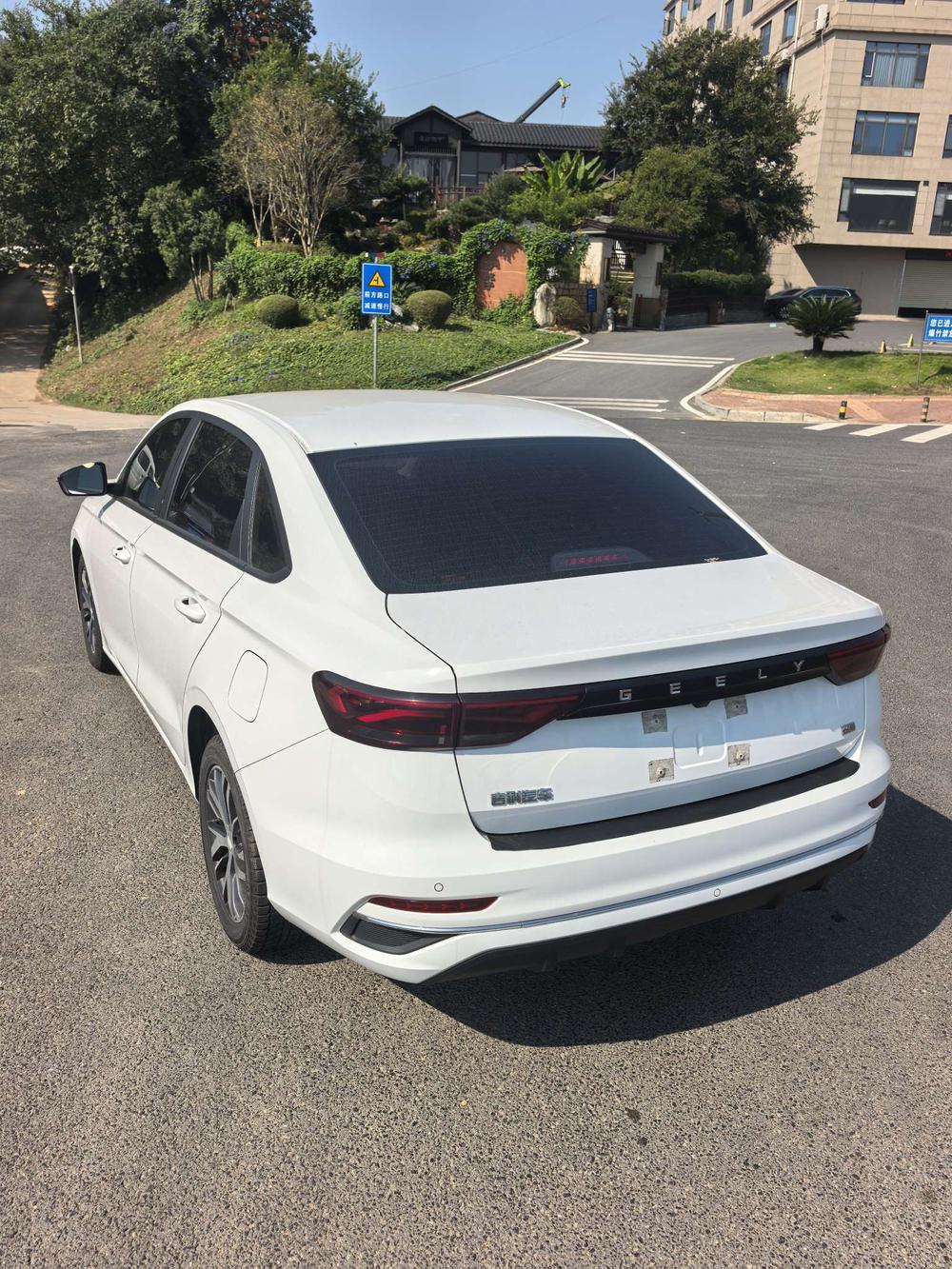 GEELY Emgrand 2023 car image #4