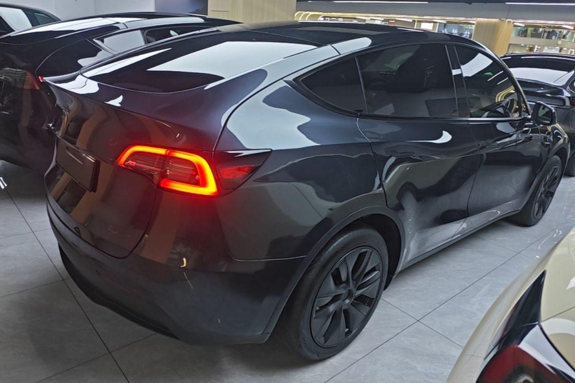 Tesla Model Y 2024 #2 Tesla Model Y 2024 car image #2