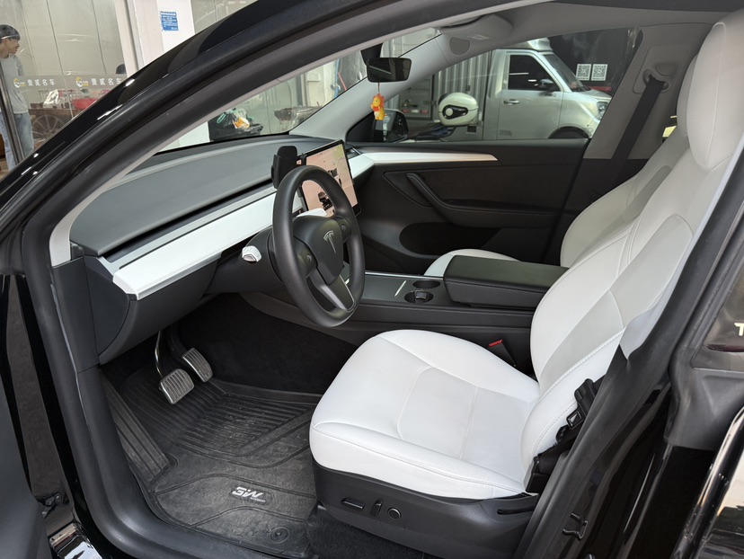 Tesla Model Y 2022 car image #4