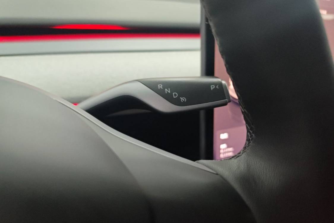 Tesla Model Y 2024 car image #20