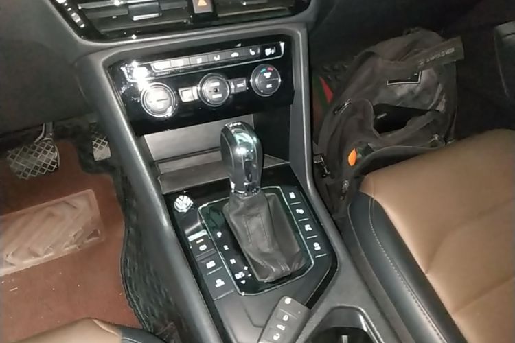 Volkswagen Tharu 2018 car image #14