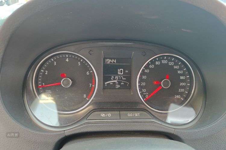 Volkswagen Polo 2016 car image #13