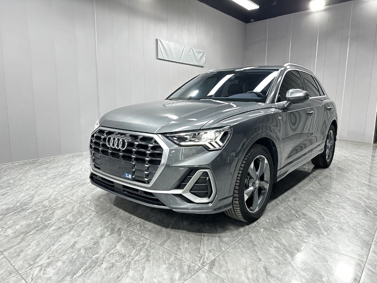 Audi Q3 2022 car image #3