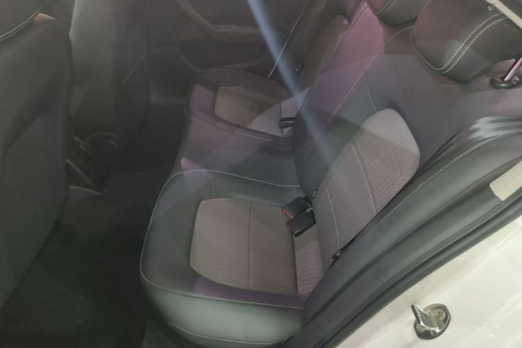 Volkswagen Santana 2017 car image #13