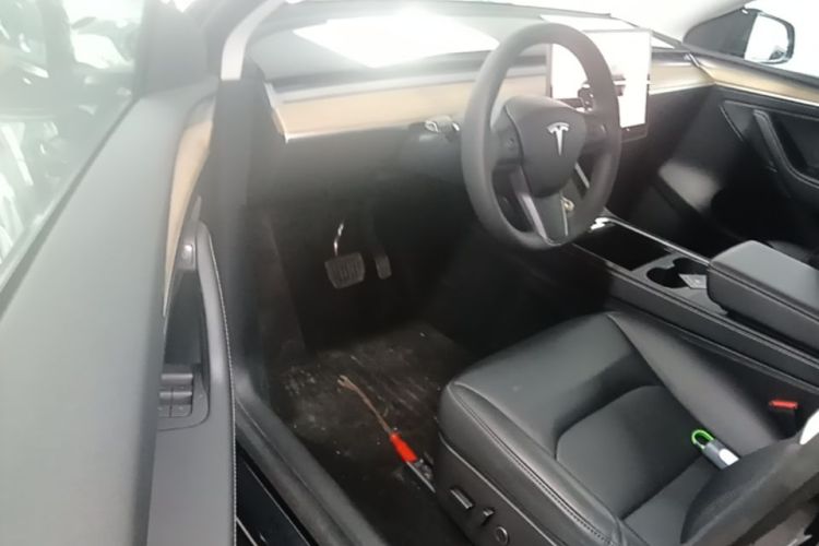 Tesla Model Y 2023 #16 Tesla Model Y 2023 car image #16