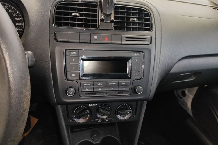 Volkswagen Polo 2016 #13 Volkswagen Polo 2016 car image #13