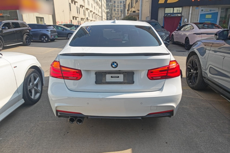 BMW 3 Series 2018 صورة سيارة #6