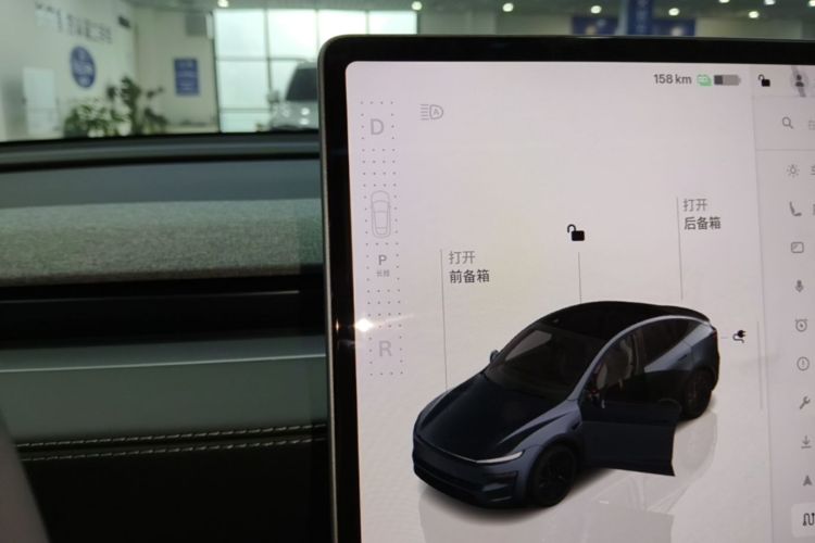 Tesla Model Y 2025 #14 Tesla Model Y 2025 car image #14