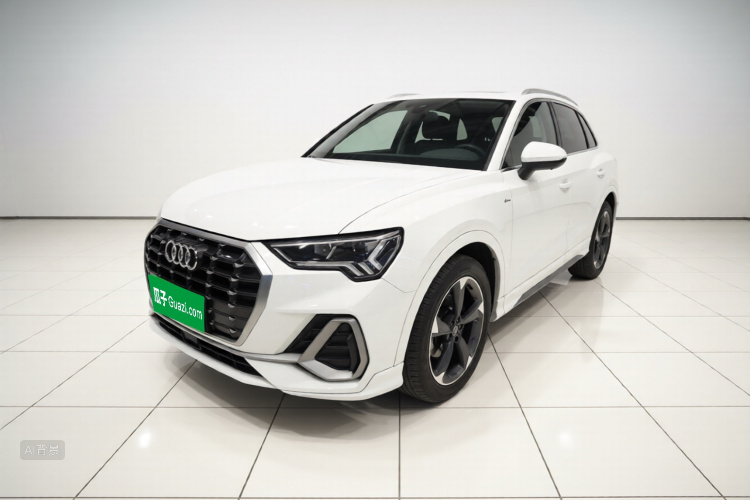 Audi Q3 2020 car image #2