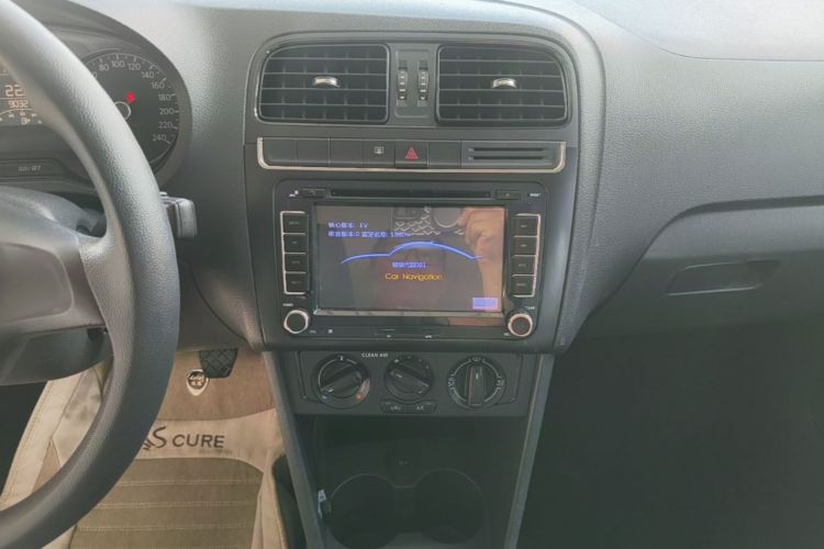 Volkswagen Polo 2017 car image #13
