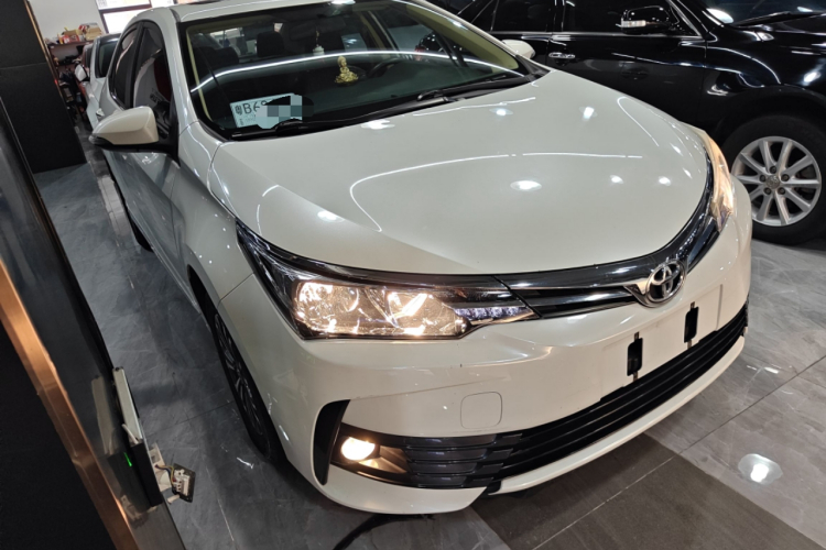 Toyota Corolla 2018 immagine di auto #4