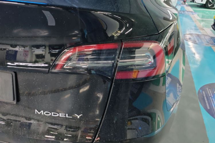 Tesla Model Y 2023 car image #8