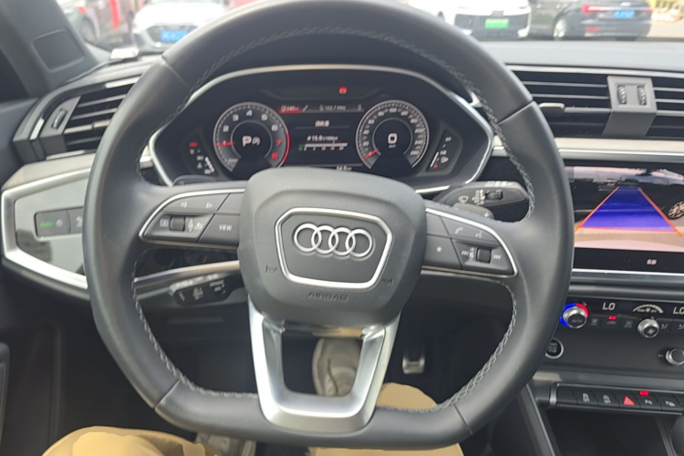 Audi Q3 2025 #12 Audi Q3 2025 car image #12
