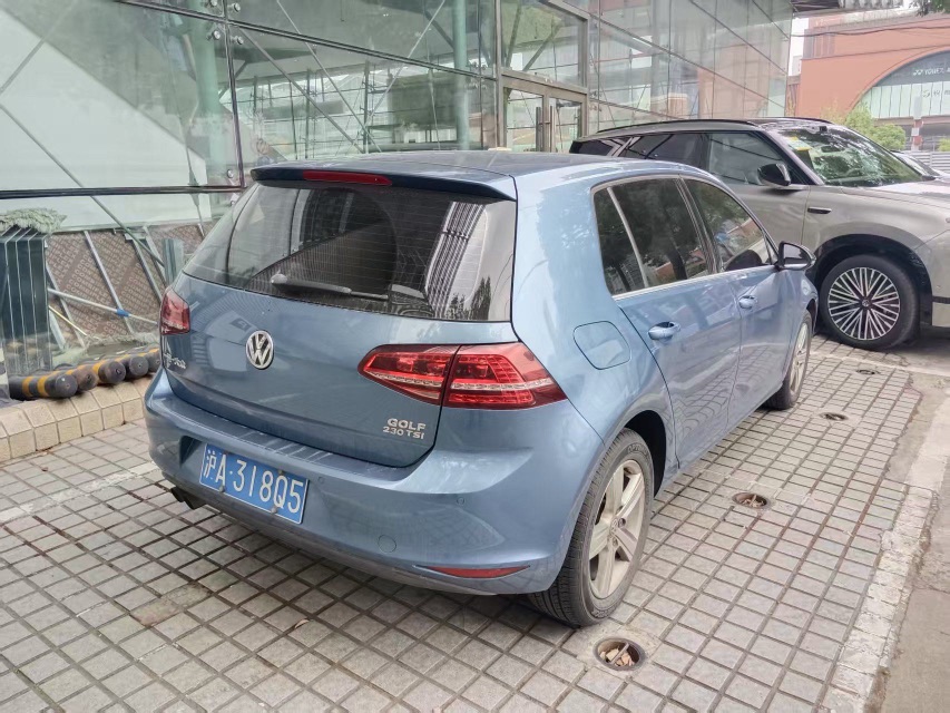 Volkswagen Golf 2017 car image #2