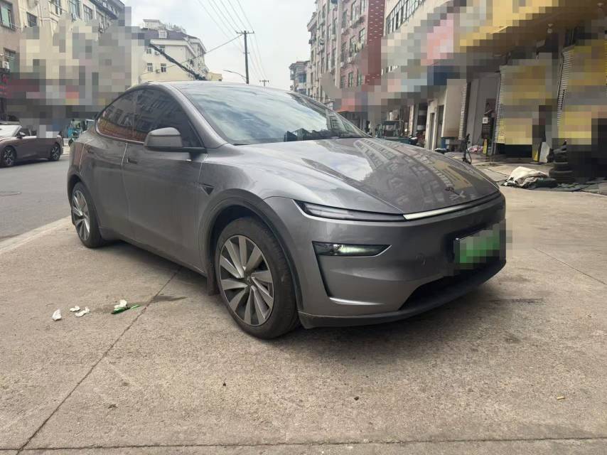 Tesla Model Y 2025 #2 Tesla Model Y 2025 car image #2