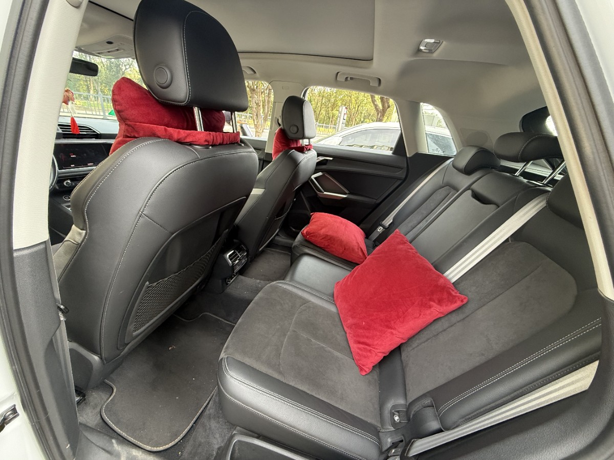 Audi Q3 2021 صورة سيارة #5