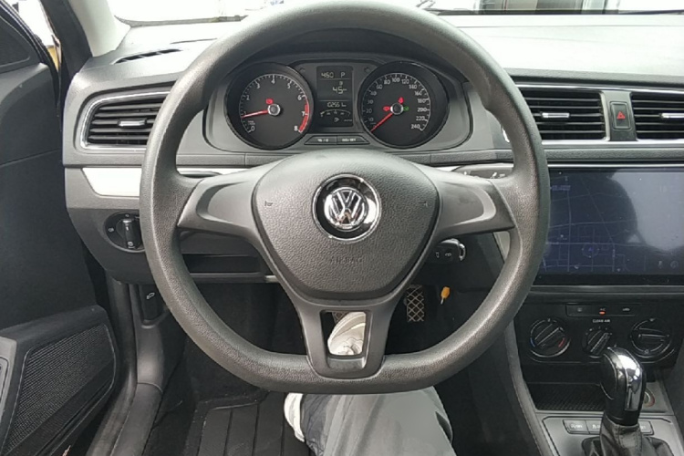 Volkswagen Lavida 2019 car image #15