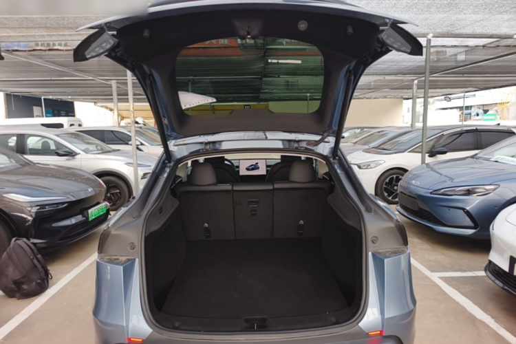 Tesla Model Y 2025 #21 Tesla Model Y 2025 car image #21