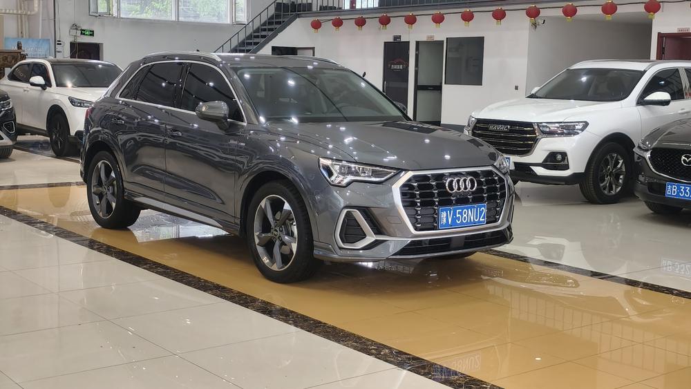 Audi Q3 2022 car image #3