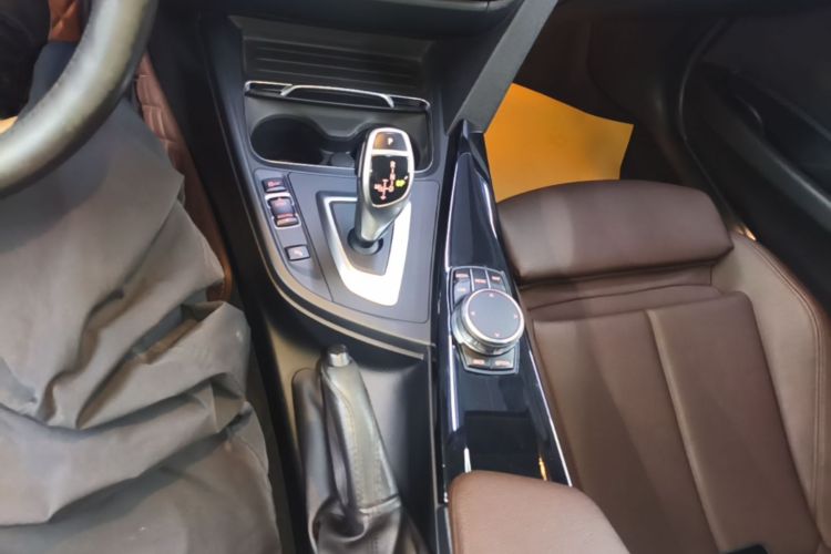 BMW 3 Series 2019 car image #14