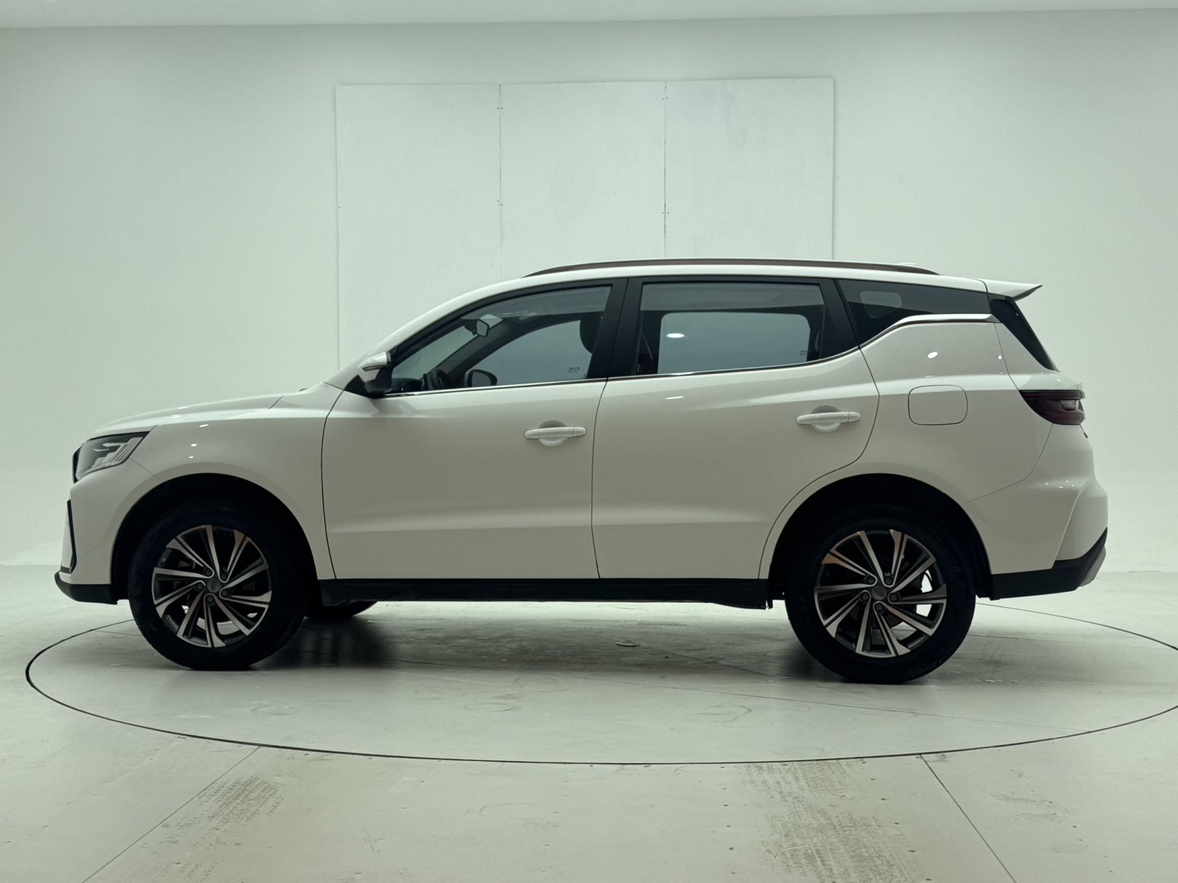 GEELY Vision X6 2023 car image #9