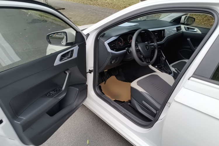 Volkswagen Polo 2022 car image #16