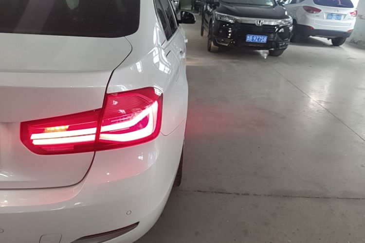 BMW 3 Series 2019 car image #8