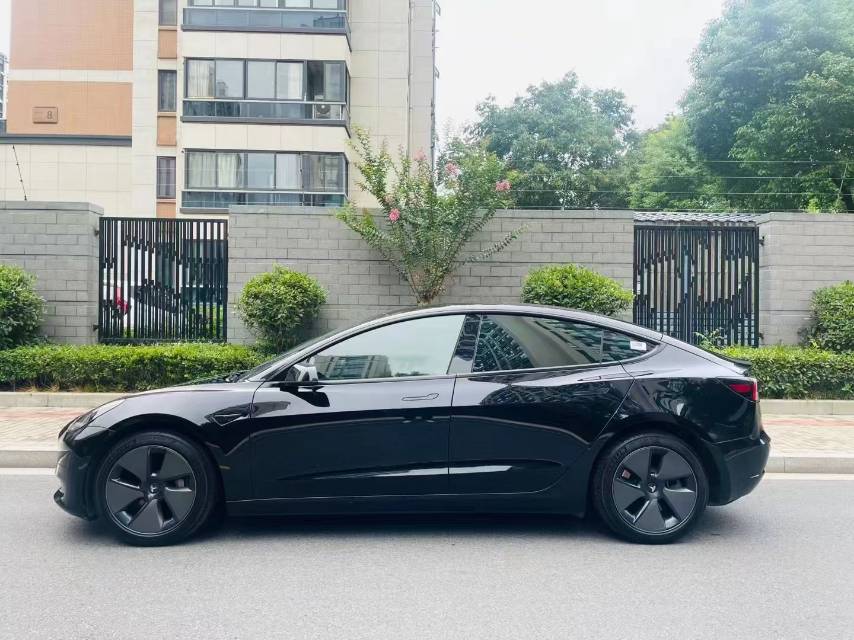 Tesla Model 3 2021 صورة سيارة #3