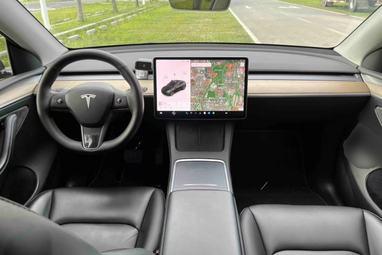 Tesla Model Y 2021 #10 Tesla Model Y 2021 car image #10