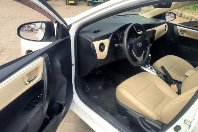 Toyota Corolla 2018 car image #16