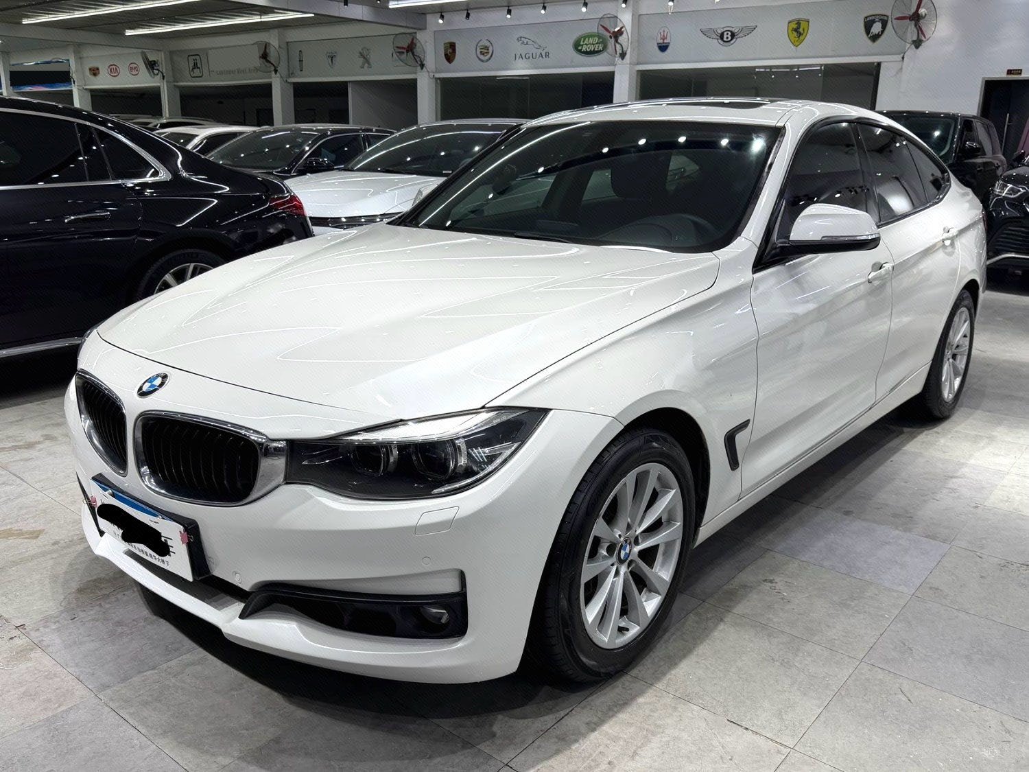 BMW 3 Series GT 2017 BMW 3 Series GT 2017 car image