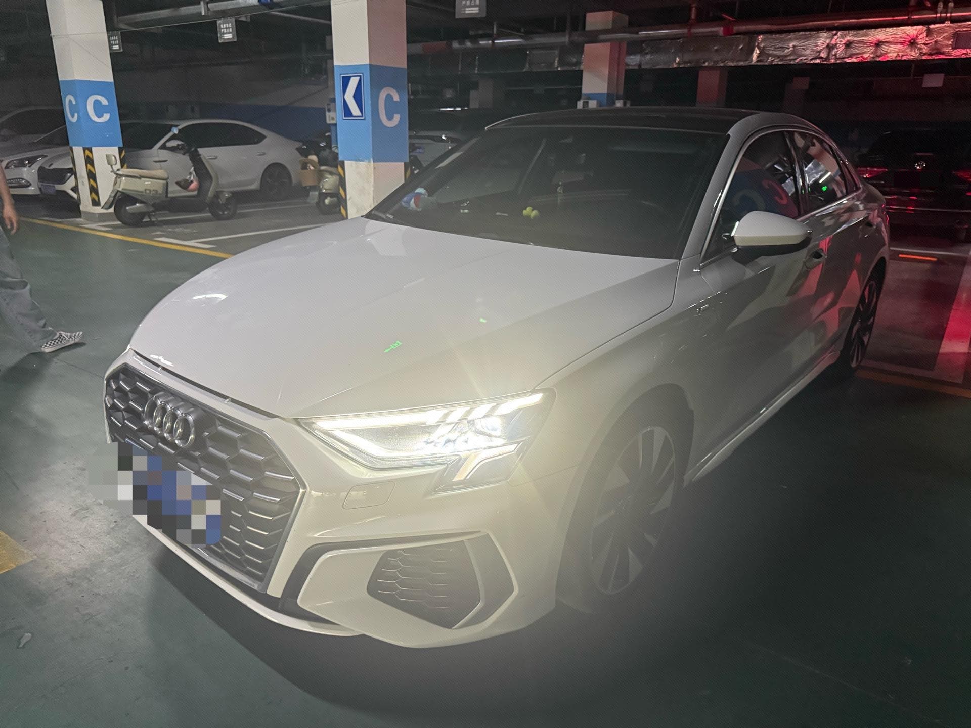 2023 2023 immagine di auto