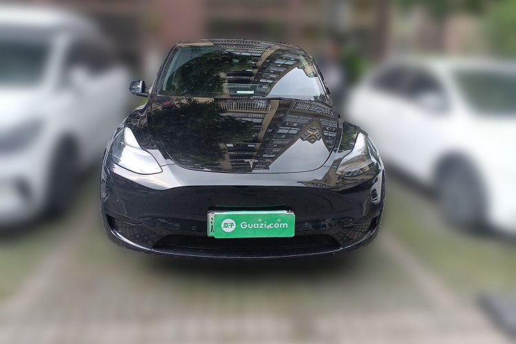 Tesla Model Y 2023 car image #3