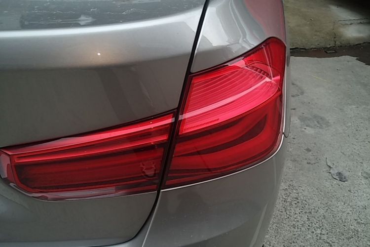 BMW 3 Series 2018 immagine di auto #8