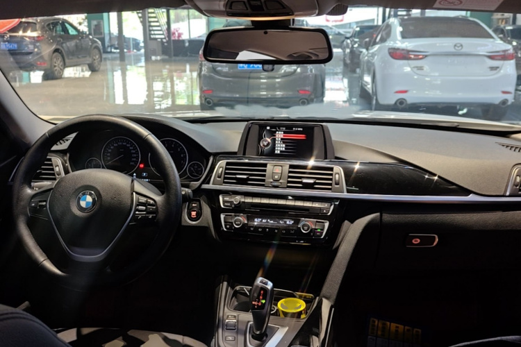 BMW 3 Series 2017 immagine di auto #10