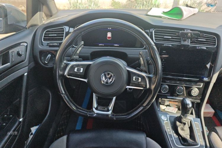Volkswagen Golf 2020 car image #12