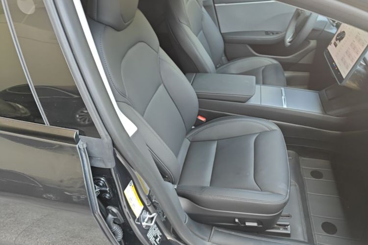 Tesla Model 3 2024 car image #24