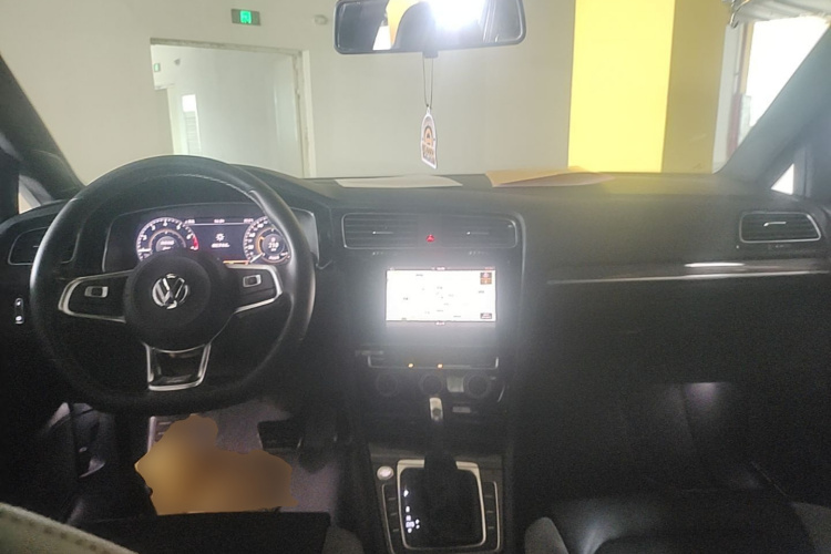 Volkswagen Golf 2020 car image #10