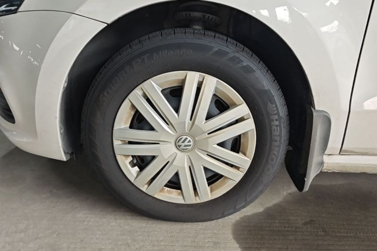 Volkswagen Polo 2017 car image #9