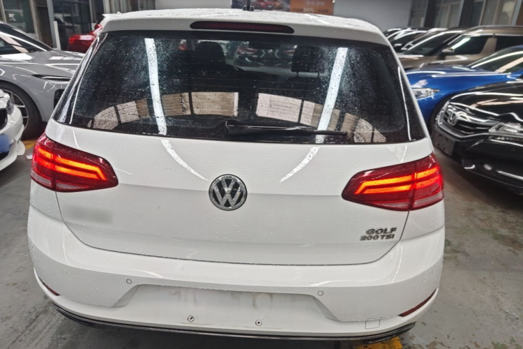Volkswagen Golf 2020 car image #6