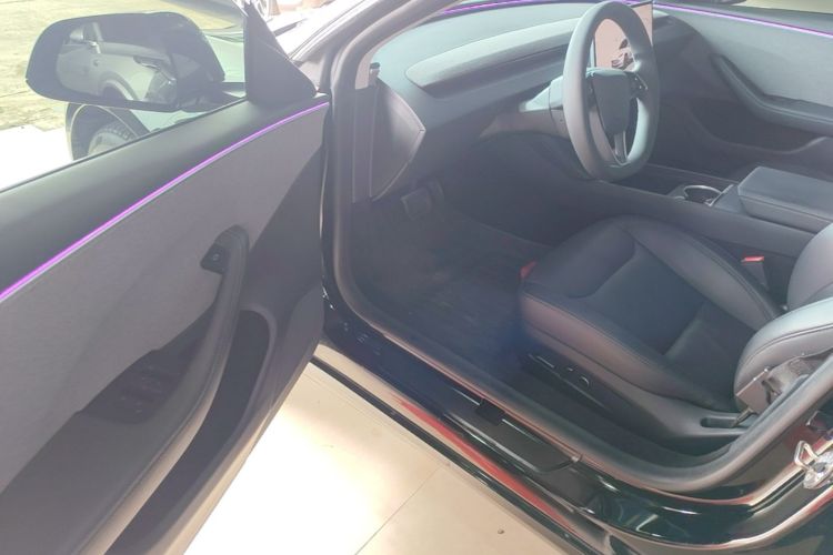 Tesla Model 3 2023 car image #16