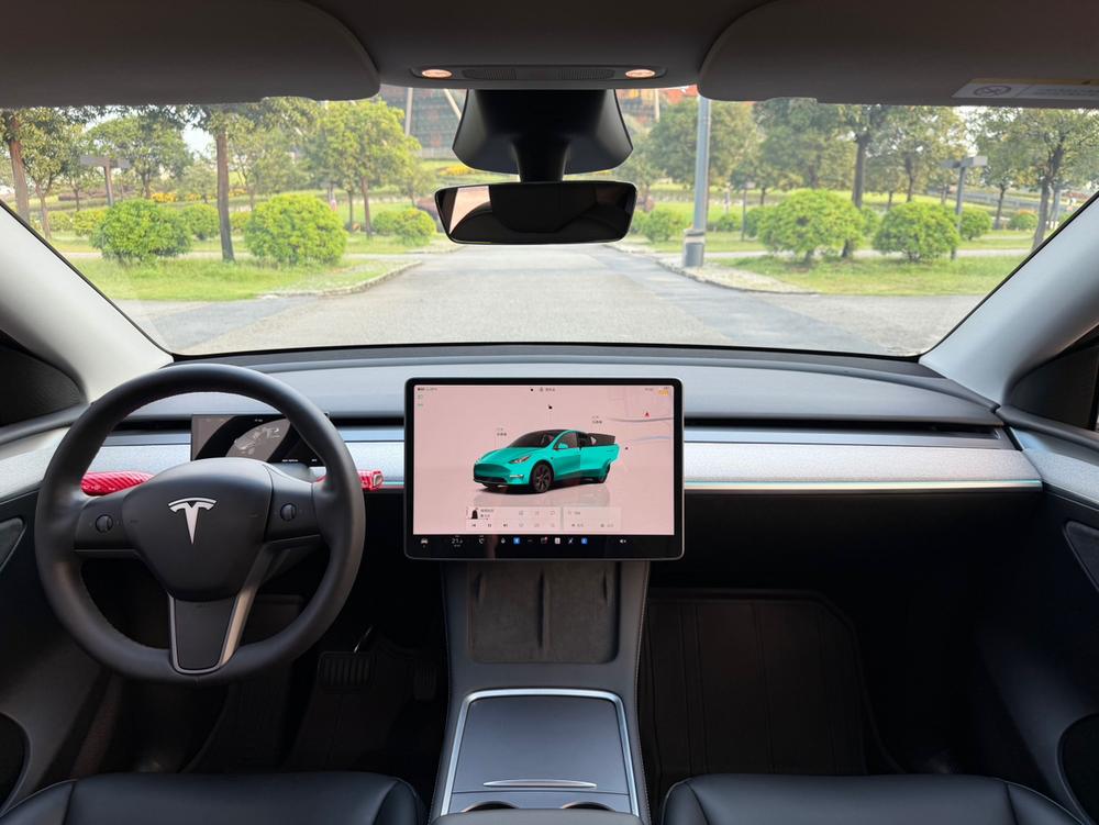 Tesla Model Y 2024 #12 Tesla Model Y 2024 car image #12
