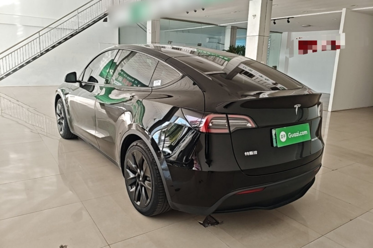 Tesla Model Y 2023 #5 Tesla Model Y 2023 car image #5
