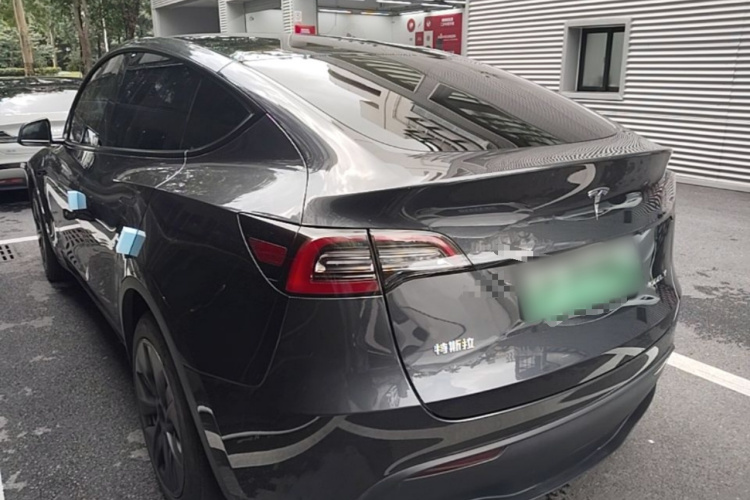 Tesla Model Y 2024 #5 Tesla Model Y 2024 car image #5