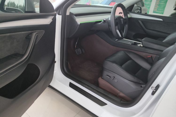 Tesla Model Y 2024 car image #16
