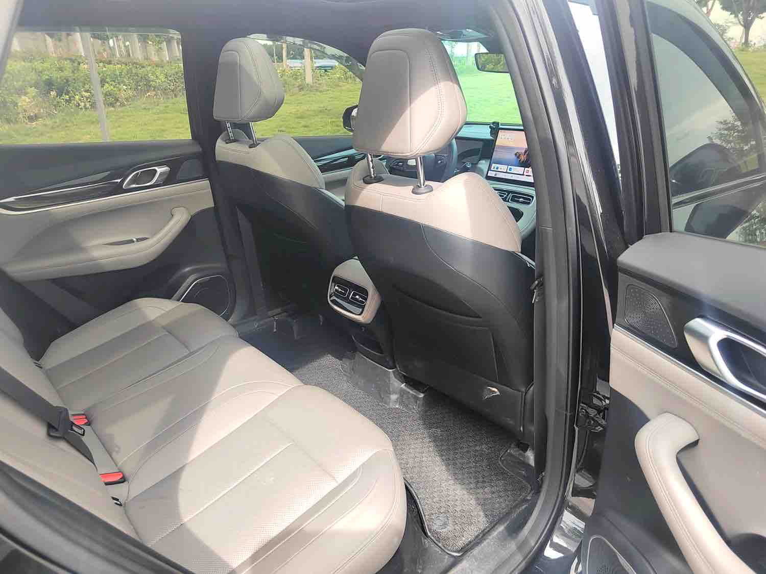 GEELY Boyue L 2025 car image #12