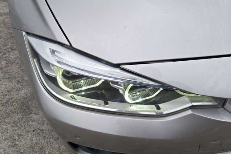 BMW 3 Series 2018 image de voiture #8