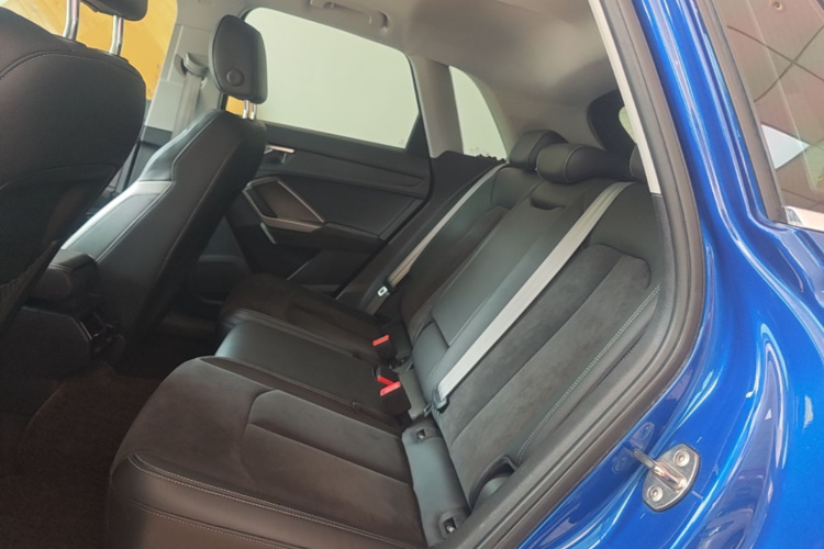 Audi Q3 2019 #17 Audi Q3 2019 car image #17