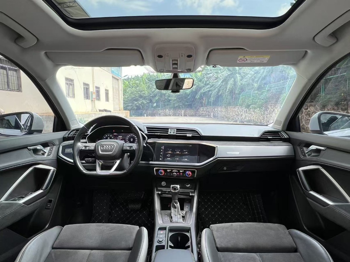 Audi Q3 2020 car image #9