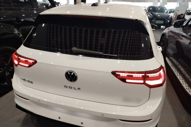 Volkswagen Golf 2021 car image #6
